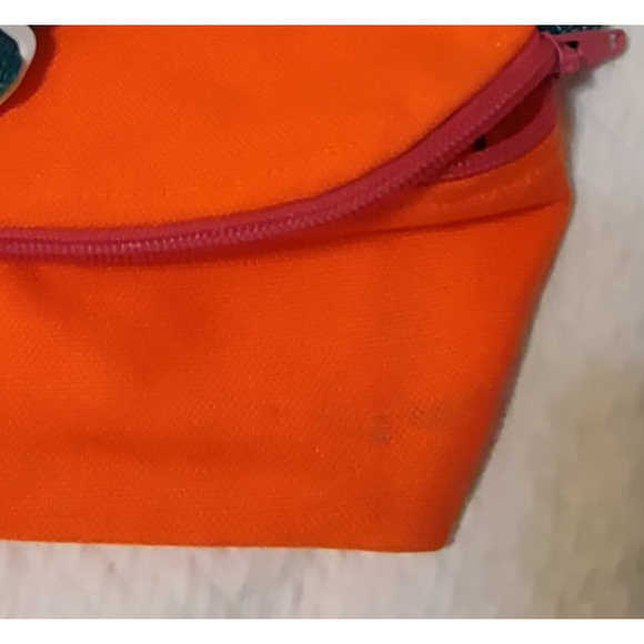 Bright orange fanny pack with green waist band - Picture 4 of 4